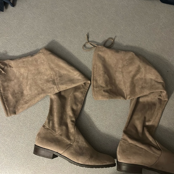 Unisa taupe over the knee stays suede boots. Worn once! - Picture 3 of 6
